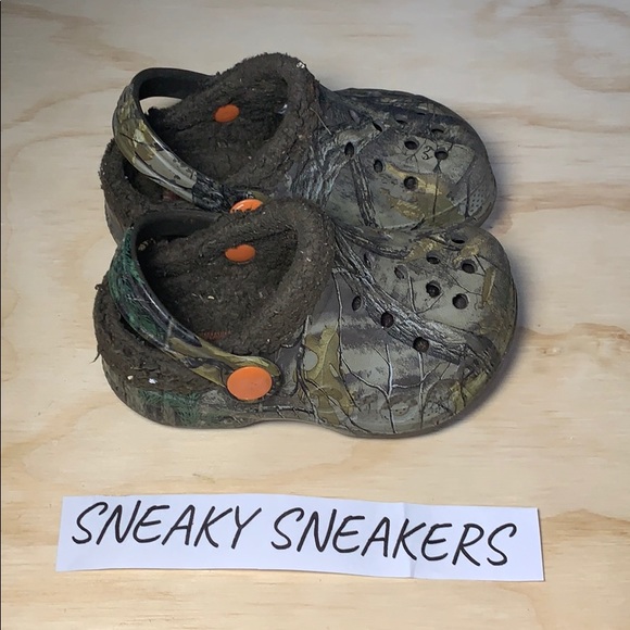 fur lined camo crocs